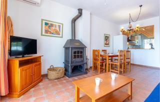 Amazing Apartment In Alcaucín - Alcaucín - 6