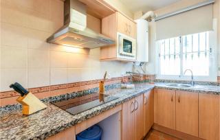 Amazing Apartment In Alcaucín - Alcaucín - 5