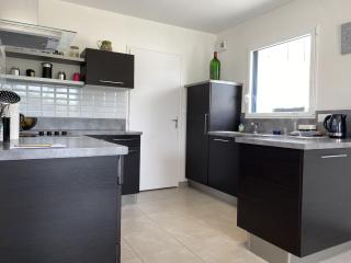 Maison contemporaine 3 pièces, jardin clos, WIFI, près plage, calme - Plouhinec - FR-1-397-44 - Plouhinec - 3