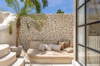 Luxe & Unique honeymoon Bocami Suites- 1 by Azure - Kerobokan - 7