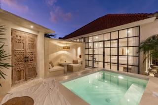 Luxe & Unique honeymoon Bocami Suites- 2 by Azure - Kerobokan - 5