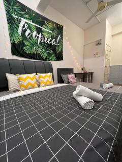 Room1#IG theme Bargainous#Shared Bathroom#3pax#2min Kek Lok Si - Ayer Itam - 0