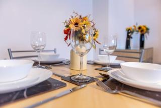 Stylish & Central 2 bedroom apartment - Fast WiFi - Castle Donington - 2