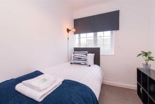 Stylish & Central 2 bedroom apartment - Fast WiFi - Castle Donington - 1