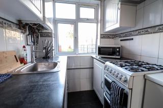 Homely Contractor House - Enjoy Free, Convenient Parking - Luton - 6