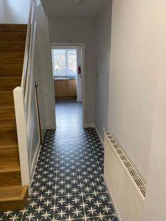 Osmaston park house, Entire house,4 bedrooms with 7 beds, working facility, free parking , smart TV for each room, free WiFi, washing machine, tumble dryer, near to Rolls Royce, Bombardier, easy access to A38 and A50 - Derby - 7