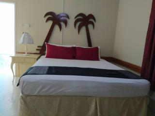 Entire 6-Bedroom Villa Free parking with Fast Wifi - 9