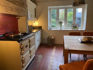 4 bedroom coastal cottage with walled garden - 9