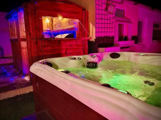 Captivating 4-Bed Hot Tub House in Blackpool - Blackpool - 0