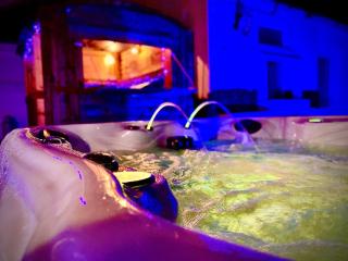 Captivating 4-Bed Hot Tub House in Blackpool - Blackpool - 1