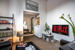 Life is Beautiful Design loft Navigli Romolo, Netflix, WiFi, AC and street parking - Milan - 0