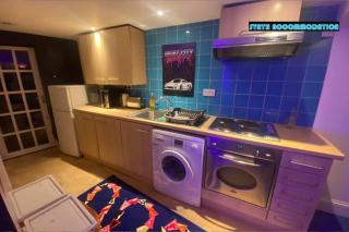 80's RETRO 1Bed Studio Apartment with Private Garden - London - 6