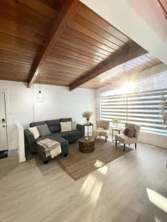 ! 5 Bed Beautiful Home with Fenced Yard & Hammock! WEM - Foosball Table - WiFi - Fireplace - Long Stay - 0