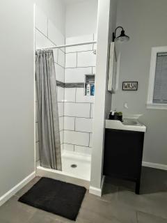 The Great Pink Lady with Huge Wrap Around Porch! - 7