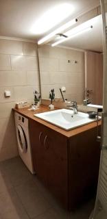 Modern home, 6' from the Metro - 7