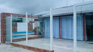 Casa com 2 piscinas - Matinhos - 0