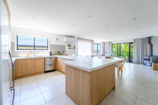 Ocean & Country Views, Spa, Pets Welcome, Fireplace - Your Ocean Oasis 10 minutes to Phillip Island - 1