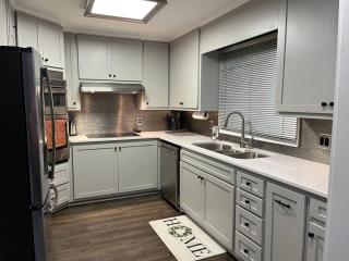 Modern Lakefront Views at Lake Hickory Haven - Hickory - 4