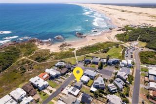 Anna Bay Beach Shack 44 Ocean Avenue fantastic 2 storey house with spectacular views - Anna Bay - 0