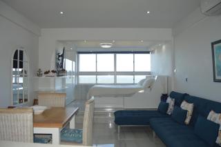 Accommodation Front - Luxurious 2 Sleeper Overlooking the Beachfront - 6