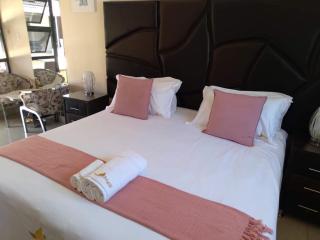 Avalon Lodge - East London - 6