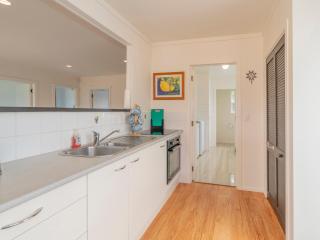 Beach House on Hetherington - Whangamata Home - Whangamata - 5