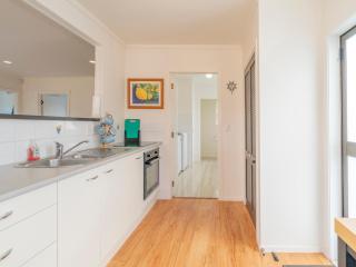 Beach House on Hetherington - Whangamata Home - Whangamata - 4