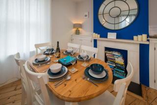 Blue Winds and Waves - Cowes - 2