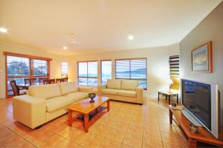 at Boathaven Bay Holiday Apartments - Airlie Beach - 3