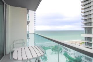 Unique Ocean View Apartment by Miami Te Espera - HALLANDALE 15L - Hollywood - 0