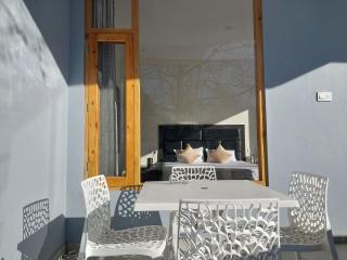 Nomad Bed & Breakfast - 5