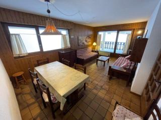 Ski aux pieds, 2 pièces rénové, 5 couchages, terrasse, parking, proche commerces et services - FR-1-572-145 - 0