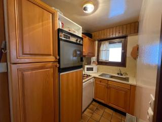 Ski aux pieds, 2 pièces rénové, 5 couchages, terrasse, parking, proche commerces et services - FR-1-572-145 - 3