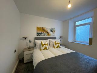 Newly rennovated 1-bedroom serviced apartment, walking distance to Hospital or Train Station - Newport - 7