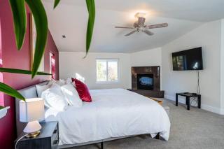 Hot Tub & Seasonal Pool -Sleeps 10- 4 min to OSF - Ashland - 8