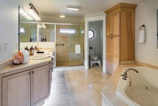 Hot Tub & Seasonal Pool -Sleeps 10- 4 min to OSF - Ashland - 6
