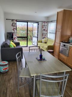 Orewa Cute, Cosy Cottage on Centreway! - 6