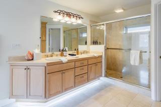 Hot Tub & Seasonal Pool -Sleeps 10- 4 min to OSF - Ashland - 5