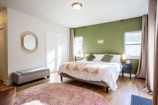 Hot Tub & Seasonal Pool -Sleeps 10- 4 min to OSF - Ashland - 4