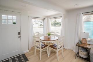 Cozy 2 Bedroom Home, Private Backyard with Hot Tub - Seaview - 1