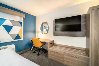 Holiday Inn Express & Suites Phoenix - Mesa West by IHG - Mesa - 1