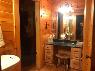 Glens of Antrim Mountain Cabin - Waynesville - 1