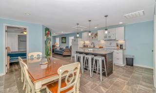 Parrot Head - Pet Friendly Beach Condo! Perfect for 6-7 guests! - Myrtle Beach - 4