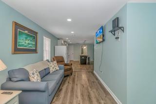 Parrot Head - Pet Friendly Beach Condo! Perfect for 6-7 guests! - Myrtle Beach - 2