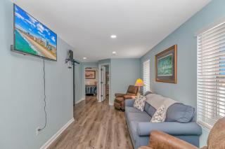 Parrot Head - Pet Friendly Beach Condo! Perfect for 6-7 guests! - Myrtle Beach - 1