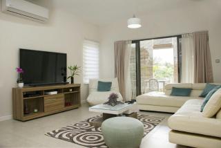 Luxury 2-bedroom apartment with shared pool 2 mins to Pereybere beach - 1