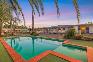 Plainsman Motel - Forbes - 1