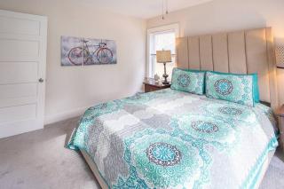 The Bike Path House! Cozy 2 BR w/ Fireplace - Charles City - 2