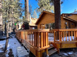 The RobinHood Retreat! A 1 min Walk to SnowPlay! - Big Bear City - 8