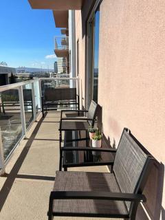 A Corner Unit with OCEAN VIEWS from EVERY ROOM - Long Beach - 7